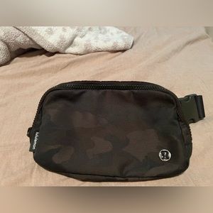 lululemon camo belt bag